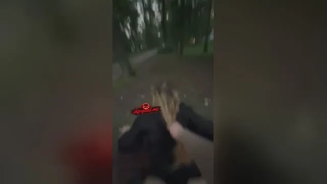 Habe ein junges russisches Mädchen unter Drogen im Park in der Öffentlichkeit gefickt
